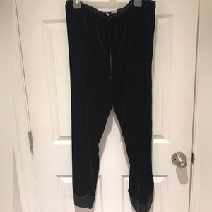 XL black velvet pants